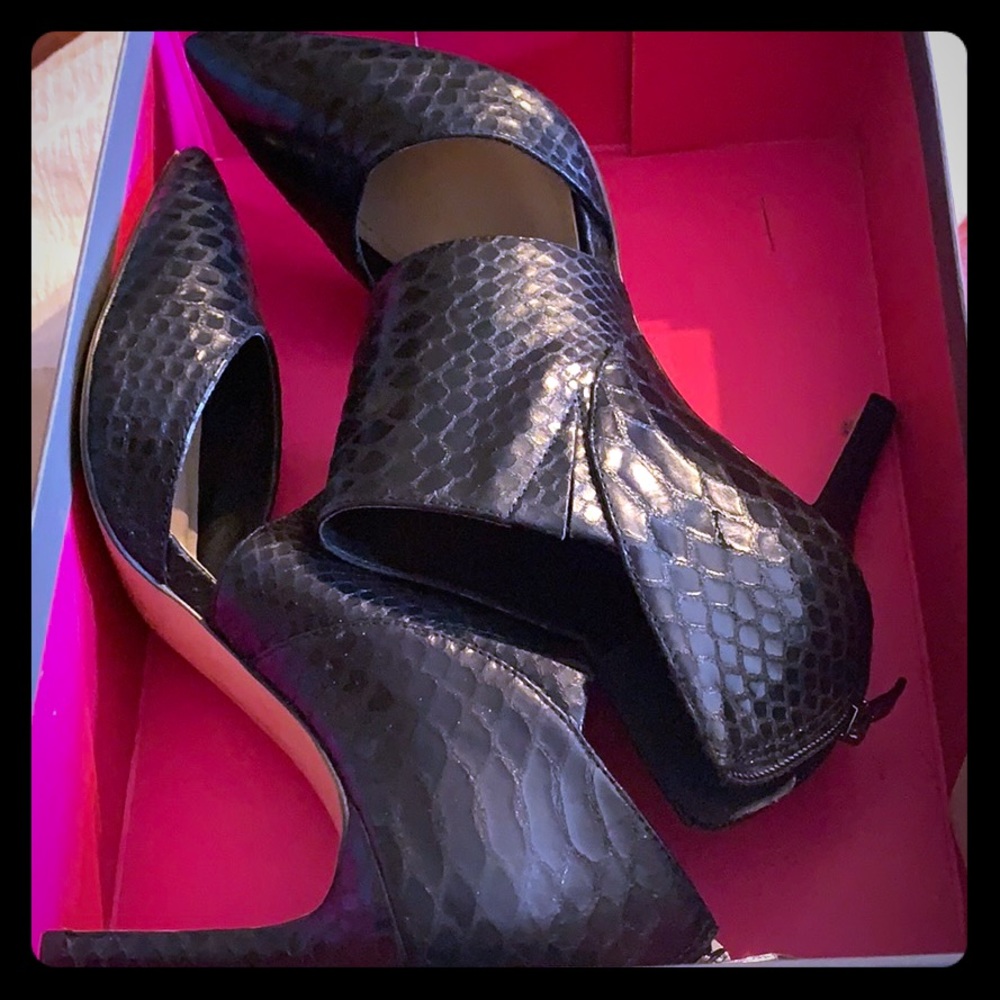 Black heels- VC